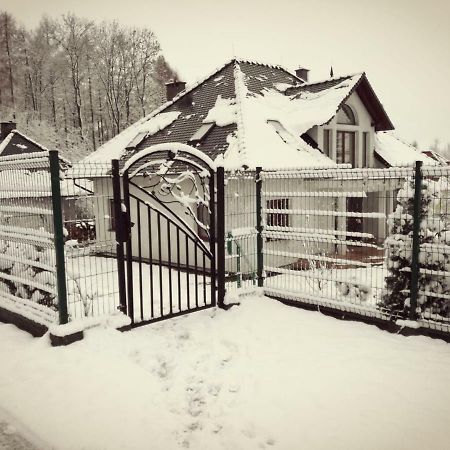 Nibylandia Dom Pod Lasem Nowa Wies Grodziska ภายนอก รูปภาพ
