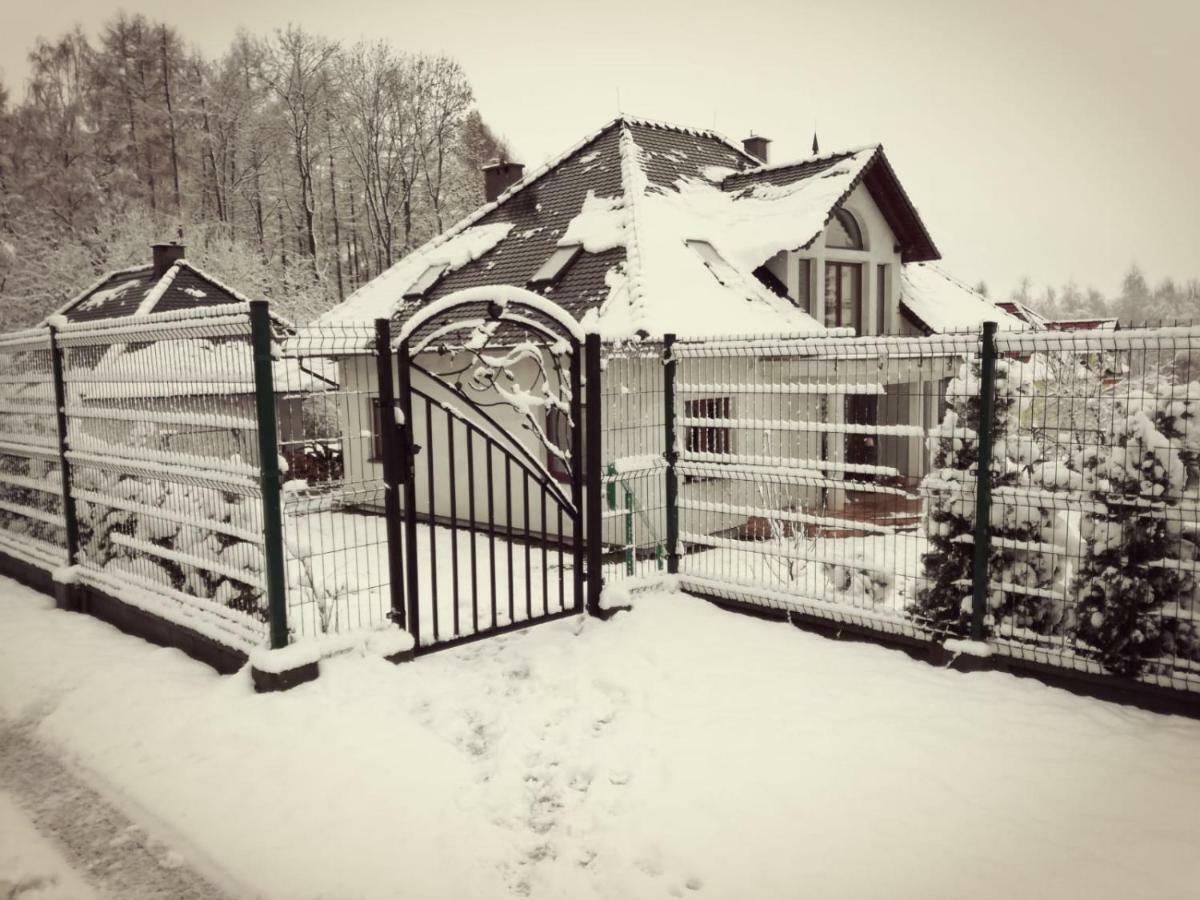 Nibylandia Dom Pod Lasem Nowa Wies Grodziska ภายนอก รูปภาพ